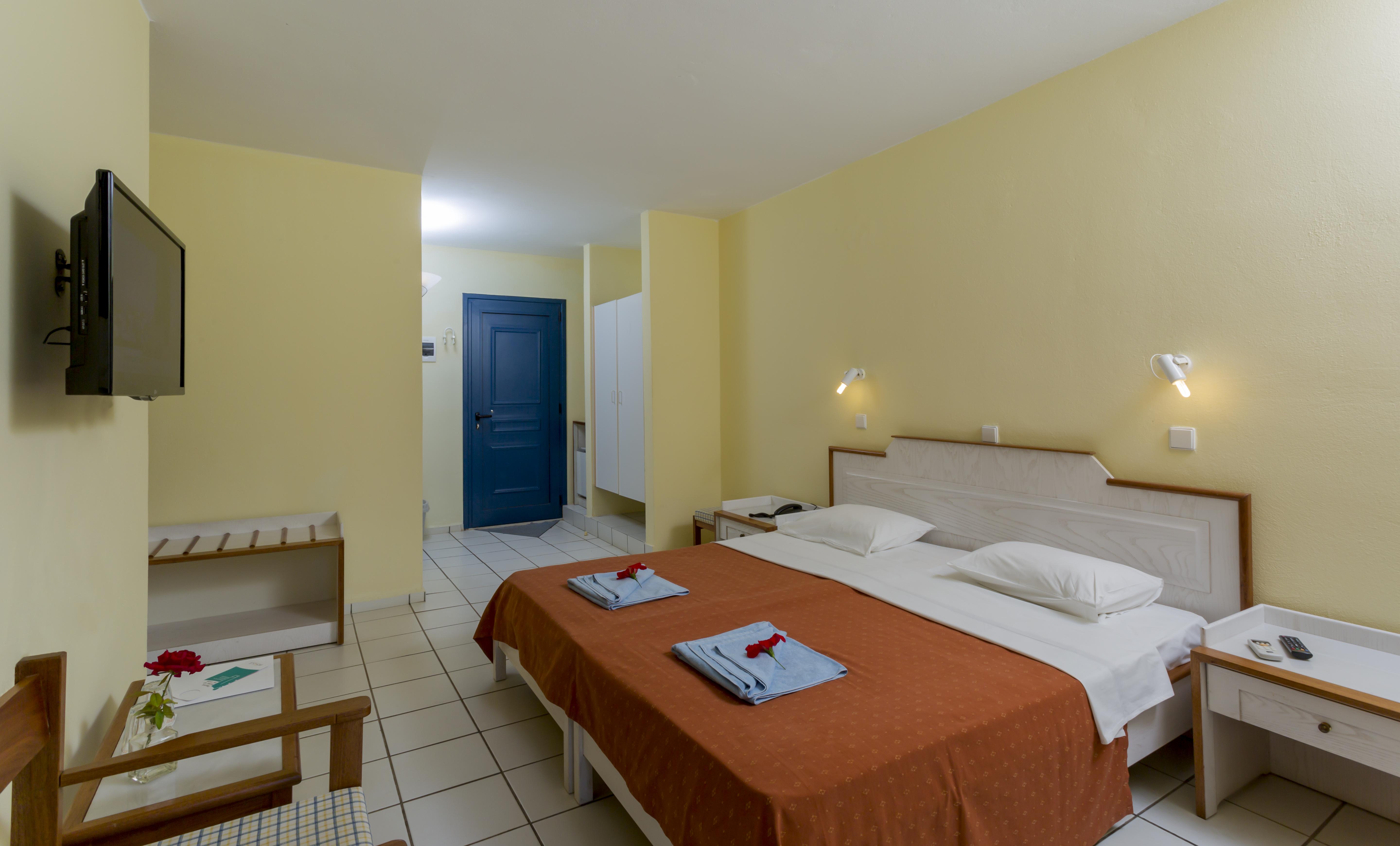 Dessole Dolphin Bay Hotell Amoudara Lasithiou Exteriör bild