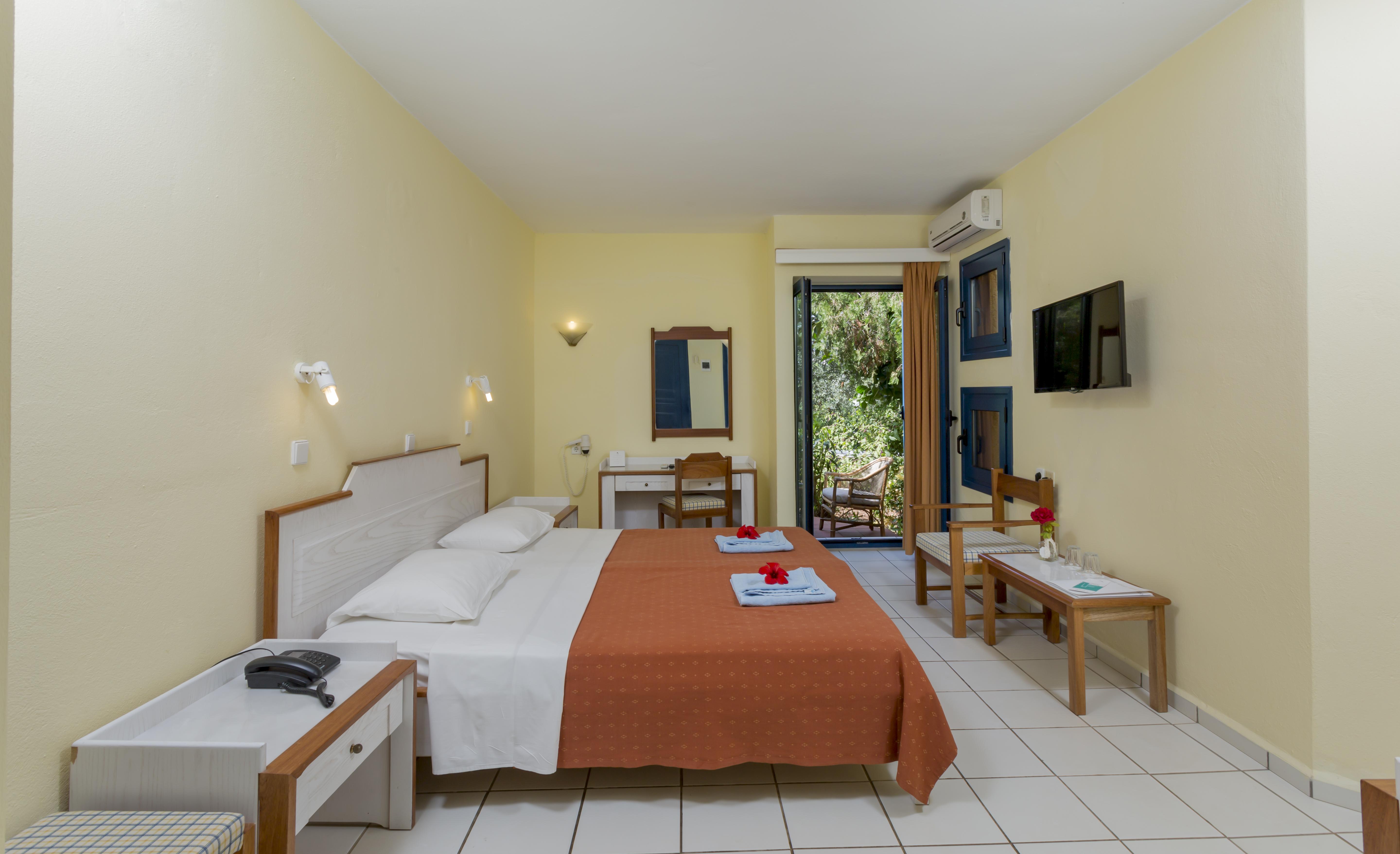 Dessole Dolphin Bay Hotell Amoudara Lasithiou Exteriör bild