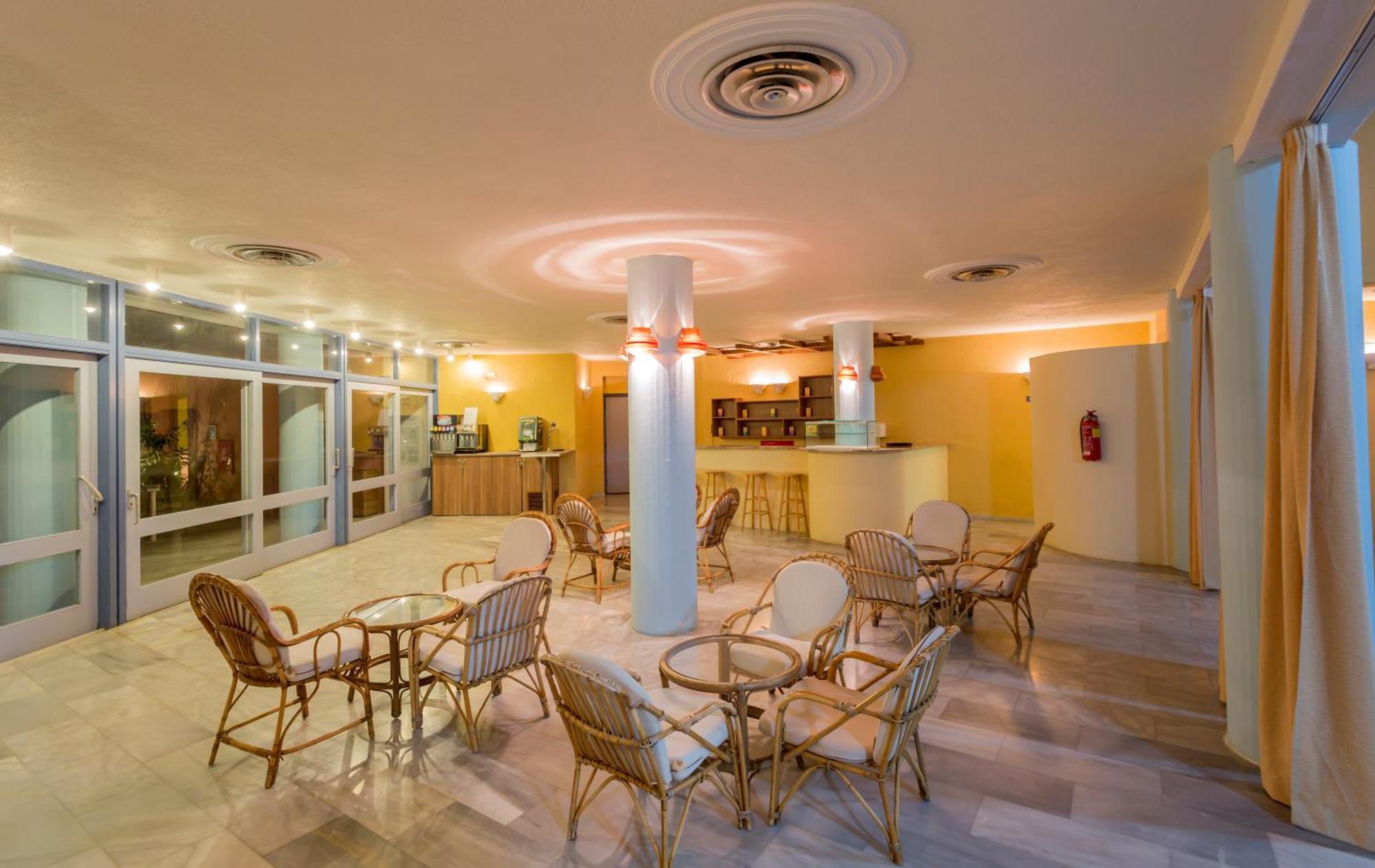 Dessole Dolphin Bay Hotell Amoudara Lasithiou Exteriör bild